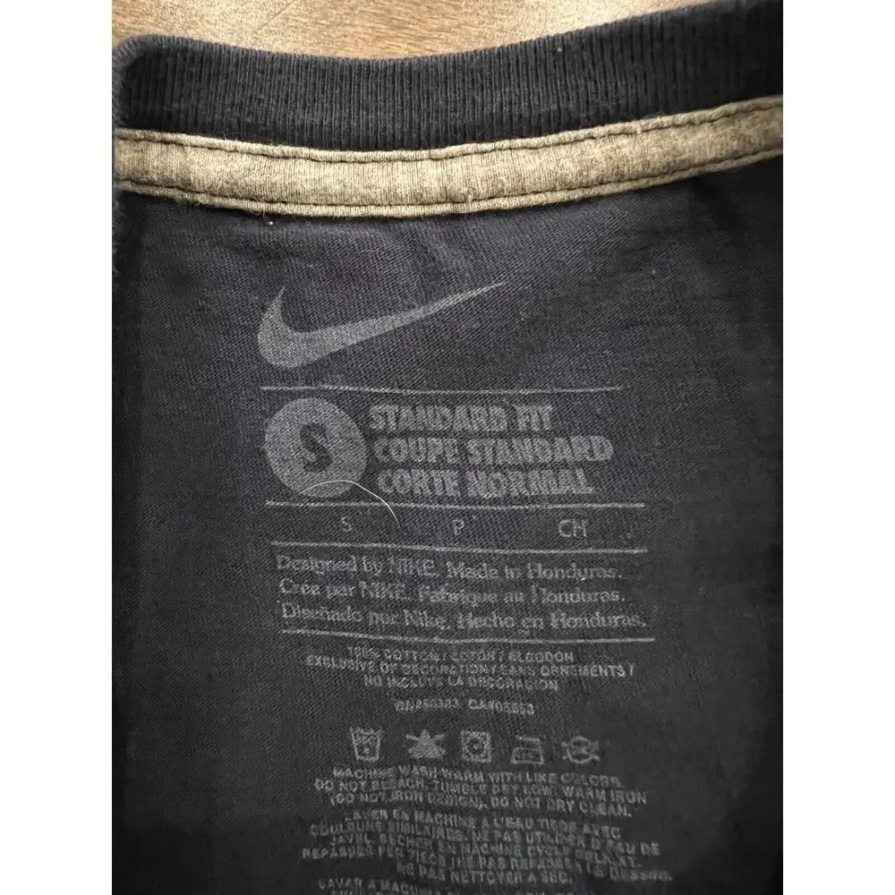 Nike Mens UConn Huskies 89 Wins And Counting Short Sleeve T-Shirt Size S Small